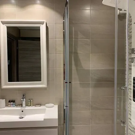Two Bedroom Fragonard Apartment *